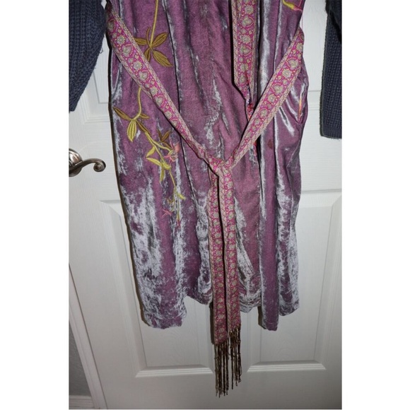 Arrata Velvet Embroidered Kimono - Picture 6 of 8